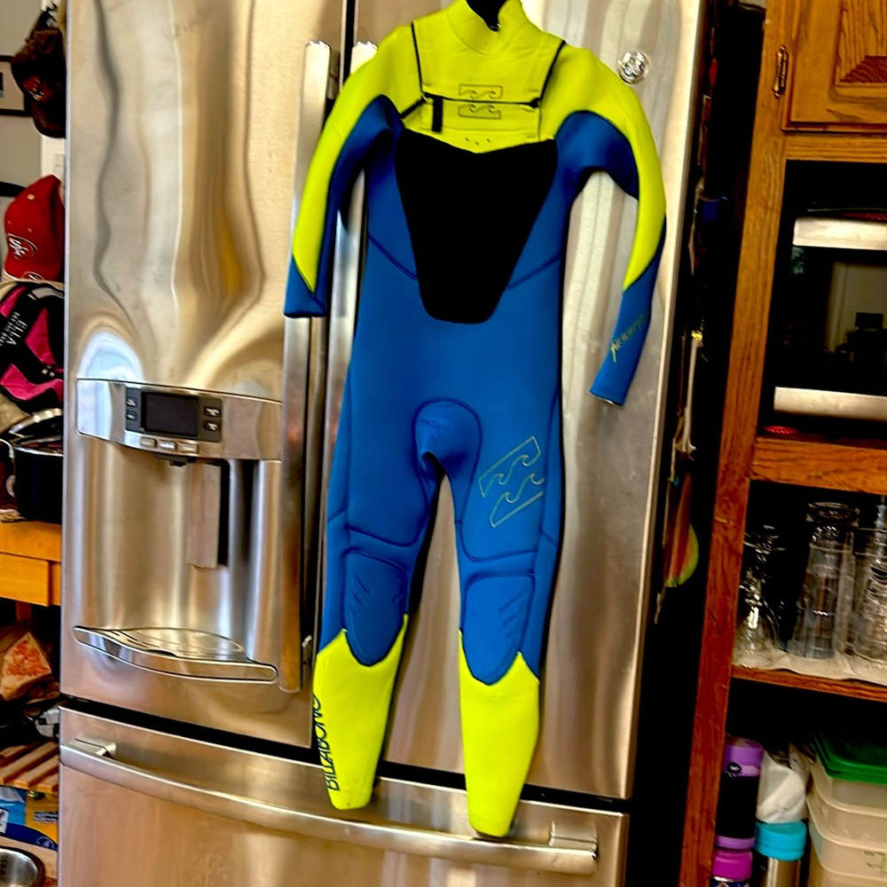 Billabong Kids Size 8 …4/3 Wetsuit For The Cool Pacific Waters